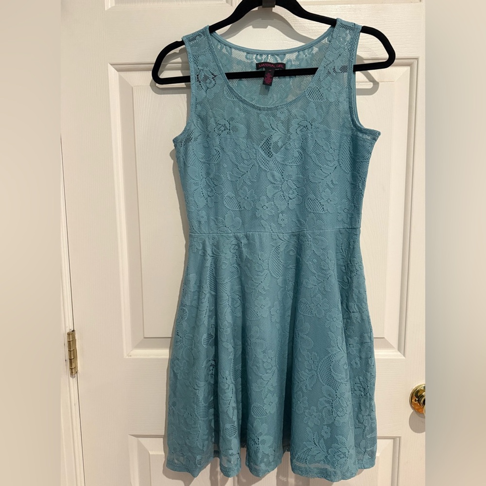 Elegant Lace Sleeveless Dress - Blue/Green/Mint- Size M
Material Girl